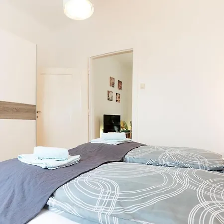 French Balcony - 45M² - Szeneviertel Apartment Vienna Exterior photo