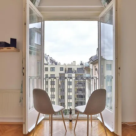 French Balcony - 45M² - Szeneviertel Apartment Vienna Exterior photo
