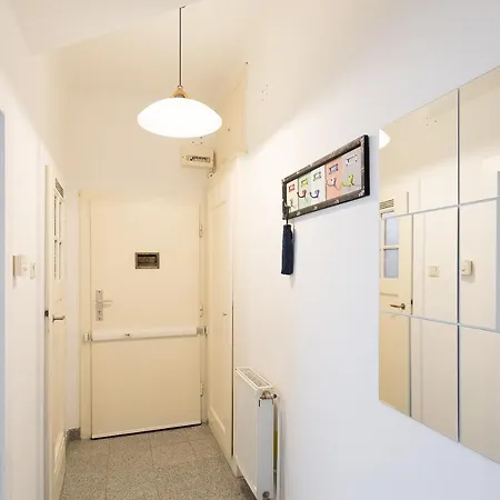 French Balcony - 45M² - Szeneviertel Apartment Vienna Exterior photo
