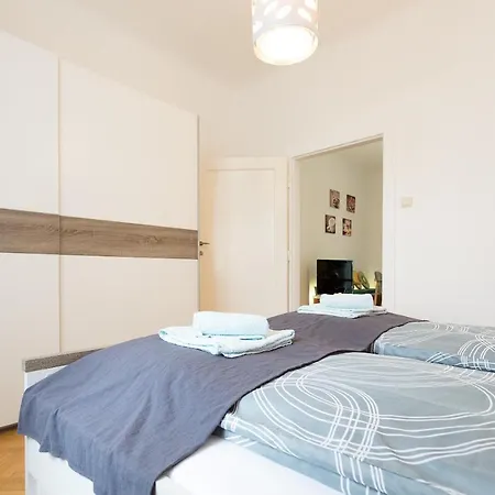 French Balcony - 45M² - Szeneviertel Apartment Vienna Exterior photo
